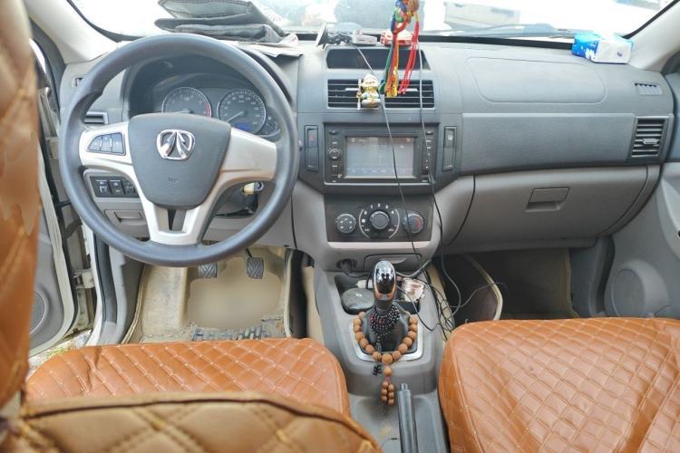Used BAIC Weiwang M20 2014 1.5L Comfort Version BJ415B Center Console