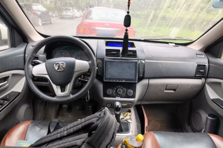 Used BAIC Weiwang M20 2014 1.5L Basic Version BJ415B Center Console