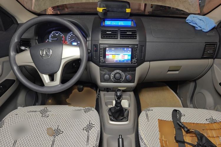 Used BAIC Weiwang M20 2014 1.5L Basic Version DAM15DL Center Console