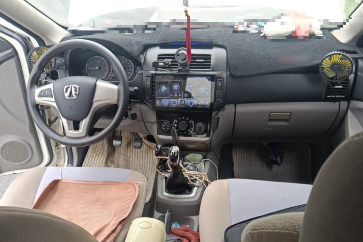 Used BAIC Weiwang M20 2014 1.5L Comfort Version BJ415B Center Console