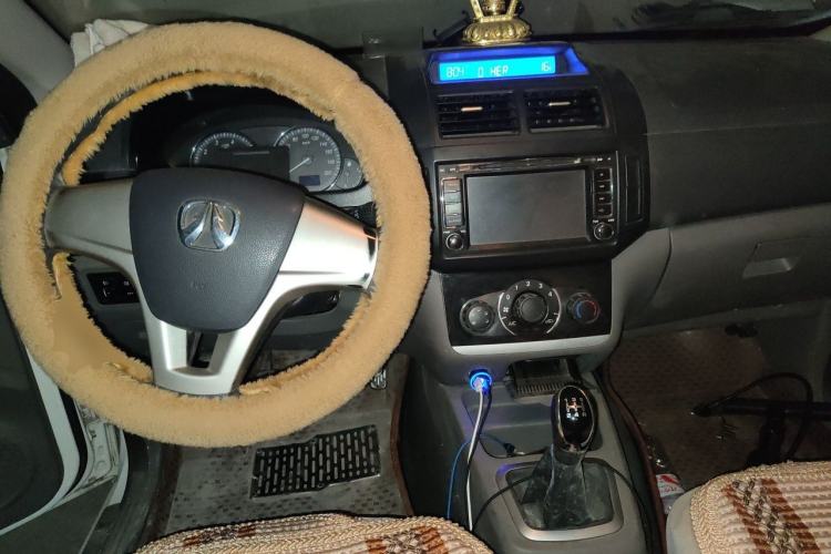 Used BAIC Weiwang M20 2014 1.5L practical type BJ415A Center Console