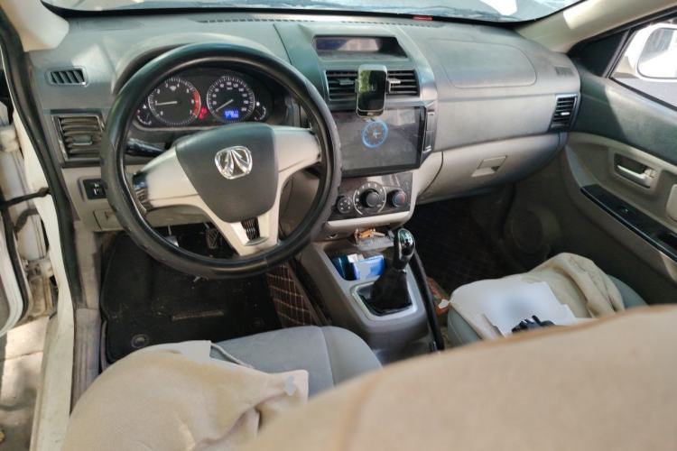 Used BAIC Weiwang M20 2014 1.5L practical type BJ415A Center Console