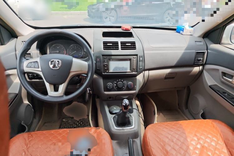Used BAIC Weiwang M20 2014 1.5L Comfort Version BJ415B Center Console