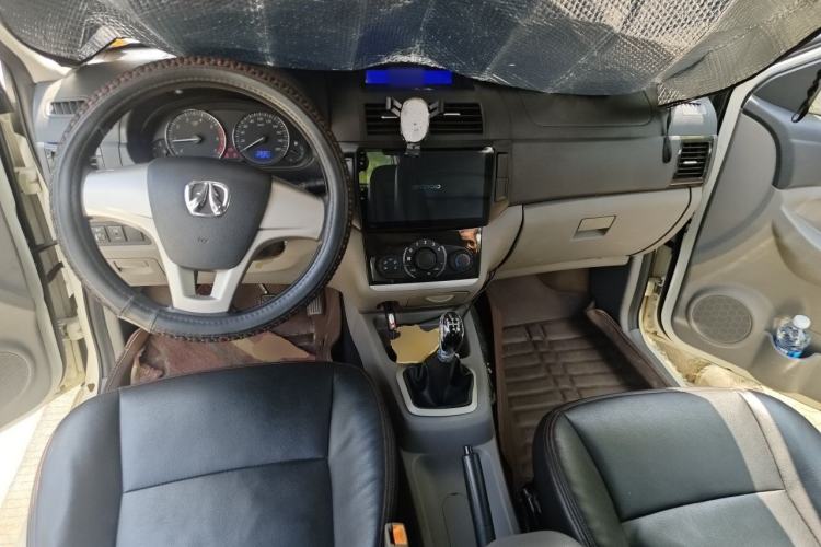 Used BAIC Weiwang M20 2014 1.5L Basic Version DAM15DL Center Console