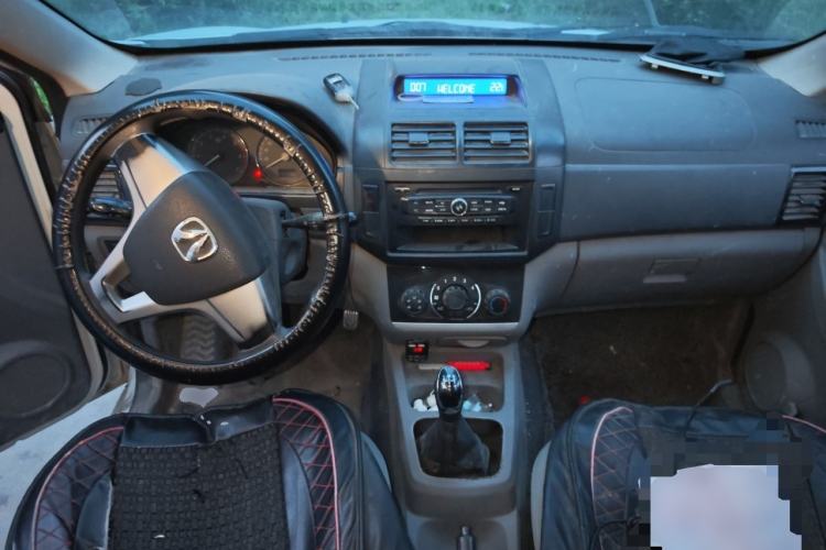 Used BAIC Weiwang M20 2014 1.5L practical type BJ415A Center Console