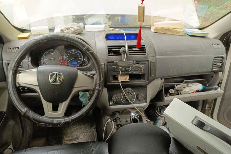 Used BAIC Weiwang M20 2014 1.5L practical type BJ415A Center Console