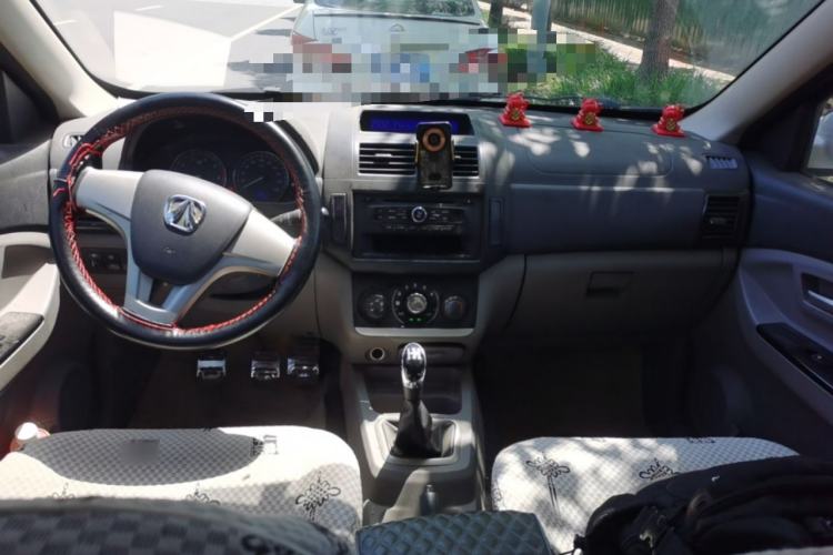 Used BAIC Weiwang M20 2014 1.5L Basic Version BJ415B Center Console