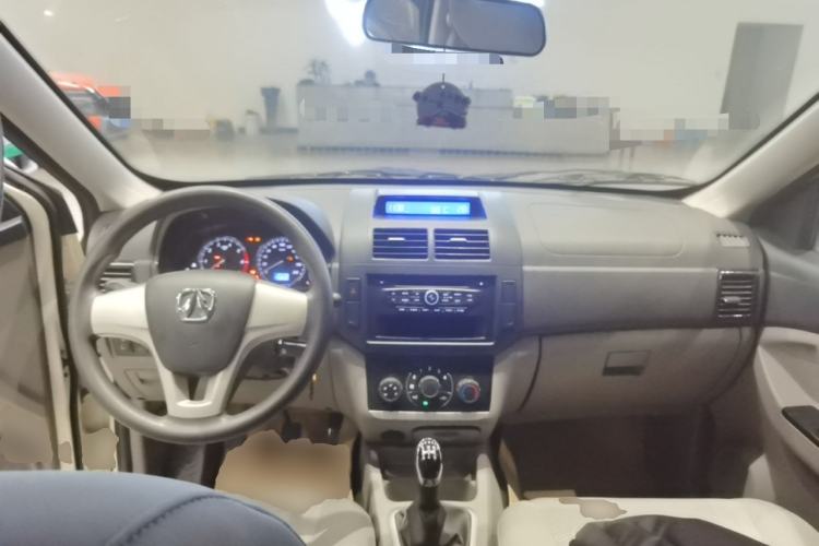 Used BAIC Weiwang M20 2014 1.5L practical type BJ415A Center Console