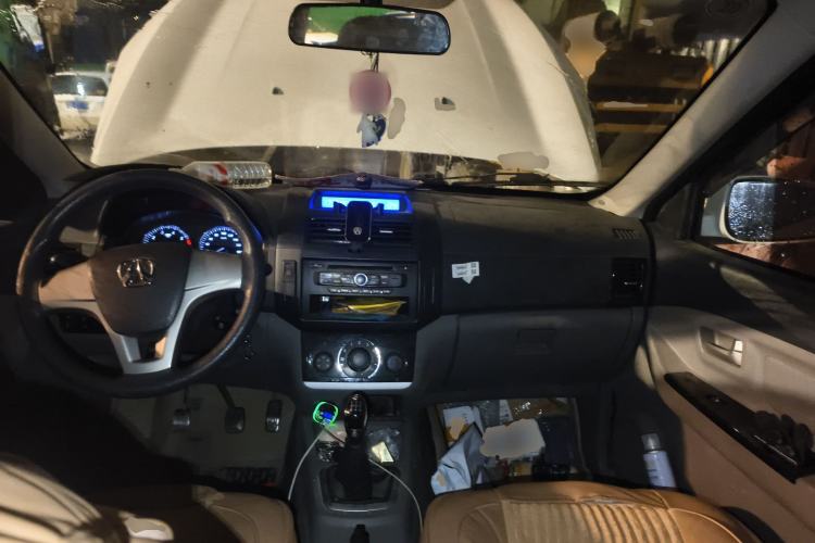 Used BAIC Weiwang M20 2014 1.5L practical type BJ415A Center Console
