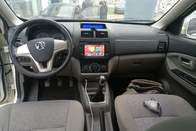 Used BAIC Weiwang M20 2014 1.5L Basic Version DAM15DL Center Console