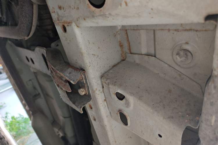 Used BAIC Weiwang M20 2014 1.5L Comfort version DAM15DL Chassis Front Left