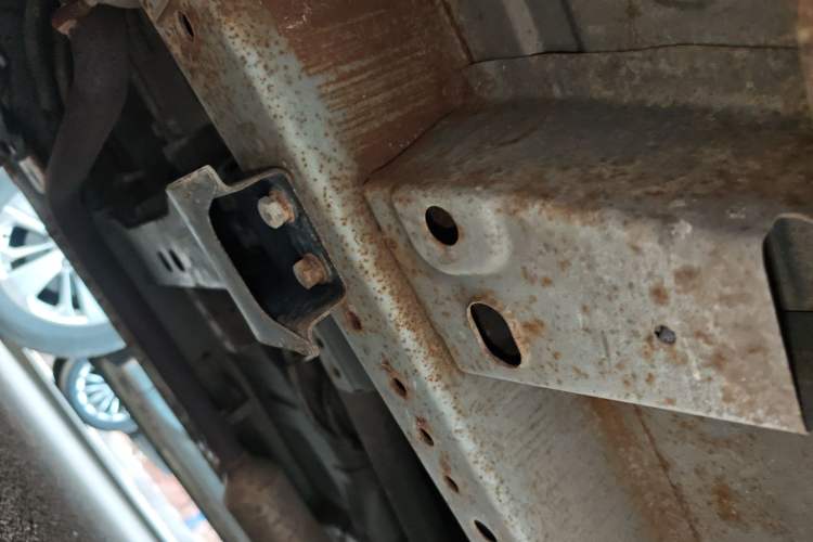 Used BAIC Weiwang M20 2014 1.5L practical type BJ415A Chassis Front Left