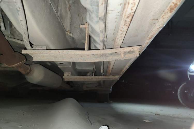 Used BAIC Weiwang M20 2014 1.5L practical type BJ415A Chassis Rear Right