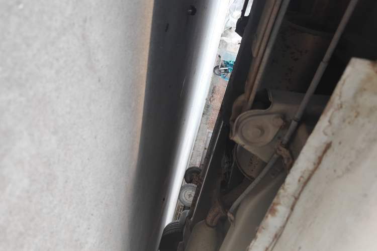 Used BAIC Weiwang M20 2014 1.5L practical type BJ415A Chassis Rear Right