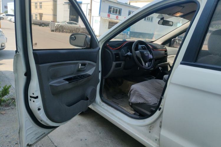 Used BAIC Weiwang M20 2014 1.5L Basic Version BJ415B Driver Seat