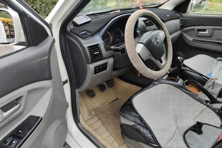 Used BAIC Weiwang M20 2014 1.5L Basic Version DAM15DL Driver Seat