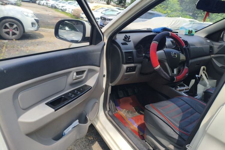 Used BAIC Weiwang M20 2014 1.5L practical type BJ415A Driver Seat