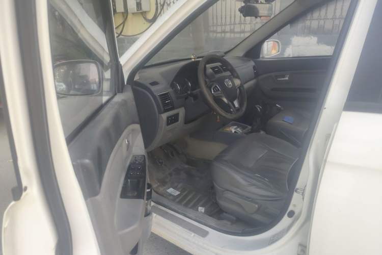Used BAIC Weiwang M20 2014 1.5L Luxury DAM15DL Driver Seat