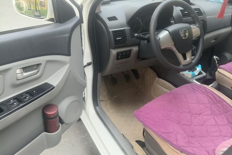 Used BAIC Weiwang M20 2014 1.5L Basic Version DAM15DL Driver Seat
