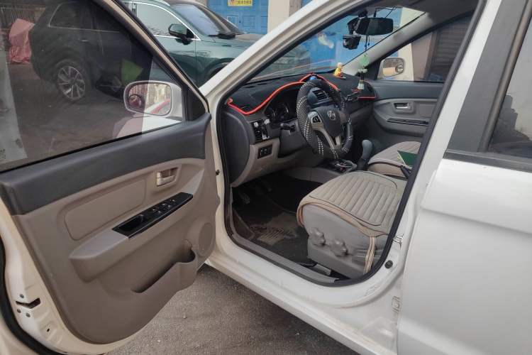 Used BAIC Weiwang M20 2014 1.5L Comfort Version BJ415B Driver Seat