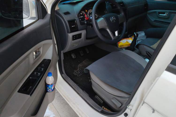 Used BAIC Weiwang M20 2014 1.5L Basic Version DAM15DL Driver Seat