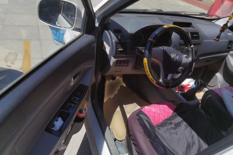 Used BAIC Weiwang M20 2014 1.5L Basic Version DAM15DL Driver Seat