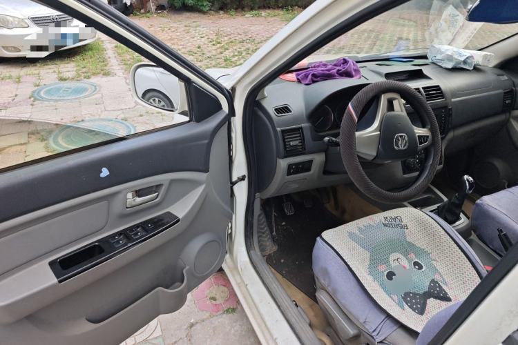 Used BAIC Weiwang M20 2014 1.5L Comfort version DAM15DL Driver Seat