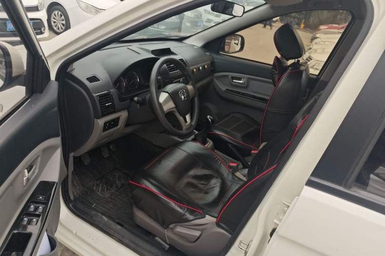 Used BAIC Weiwang M20 2014 1.5L practical type BJ415A Driver Seat