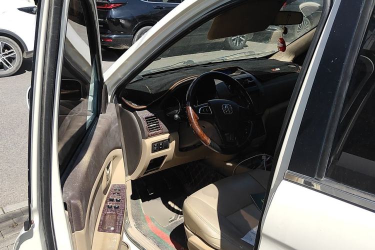 Used BAIC Weiwang M20 2014 1.5L Comfort version DAM15DL Driver Seat