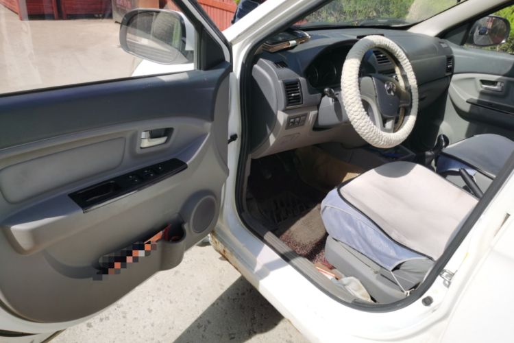 Used BAIC Weiwang M20 2014 1.5L practical type BJ415A Driver Seat