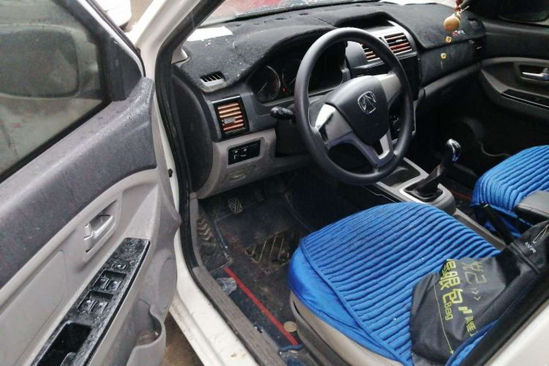 Used BAIC Weiwang M20 2014 1.5L Basic Version DAM15DL Driver Seat
