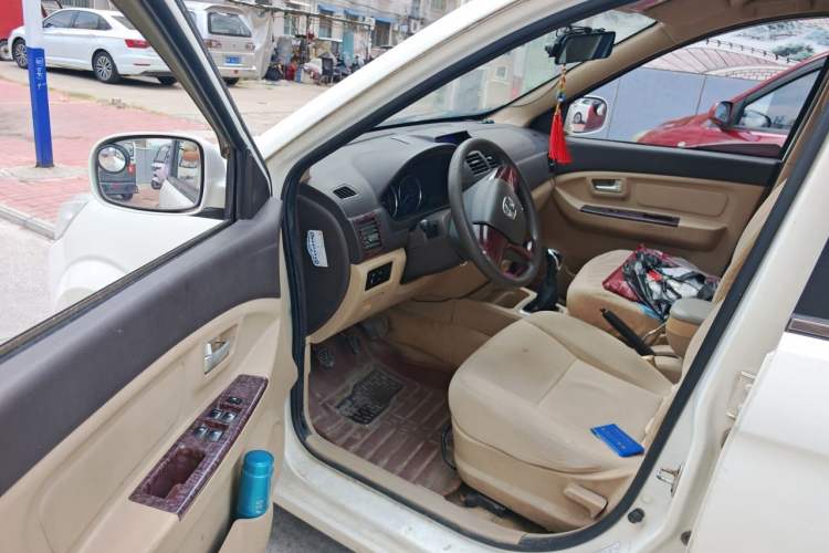 Used BAIC Weiwang M20 2014 1.5L Basic Version DAM15DL Driver Seat