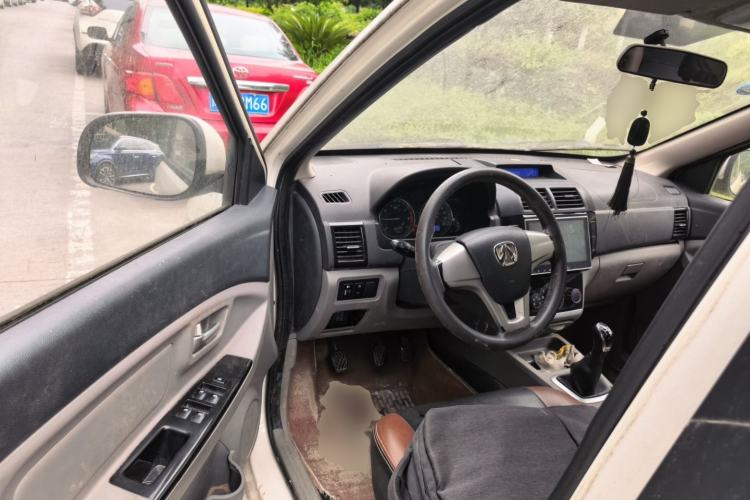 Used BAIC Weiwang M20 2014 1.5L Basic Version BJ415B Driver Seat