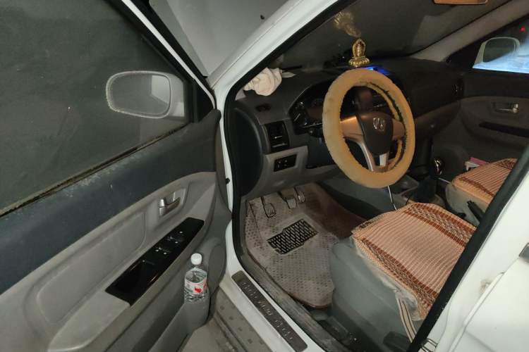 Used BAIC Weiwang M20 2014 1.5L practical type BJ415A Driver Seat