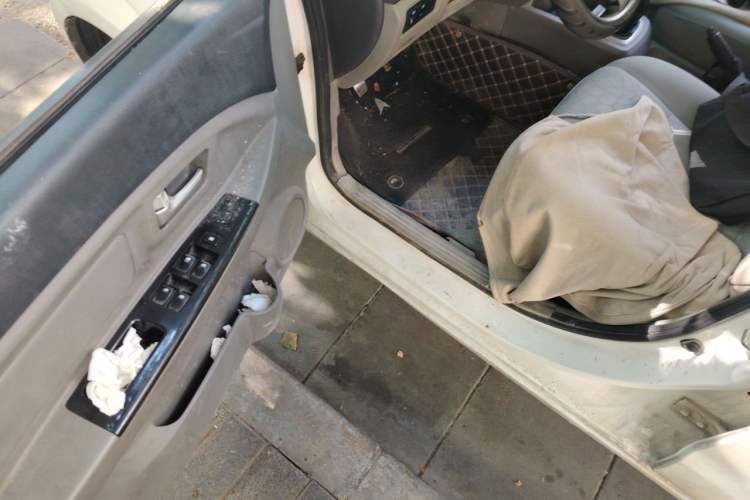 Used BAIC Weiwang M20 2014 1.5L practical type BJ415A Driver Seat