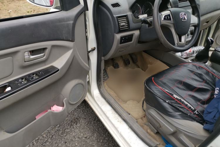 Used BAIC Weiwang M20 2014 1.5L Comfort version DAM15DL Driver Seat