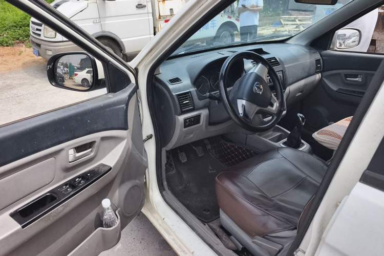 Used BAIC Weiwang M20 2014 1.5L practical type BJ415A Driver Seat