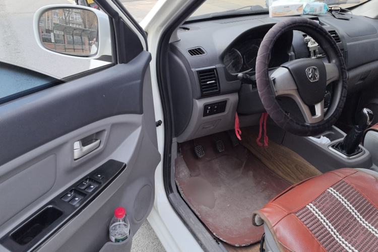 Used BAIC Weiwang M20 2014 1.5L Basic Version DAM15DL Driver Seat