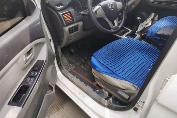 Used BAIC Weiwang M20 2014 1.5L Basic Version DAM15DL Driver Seat