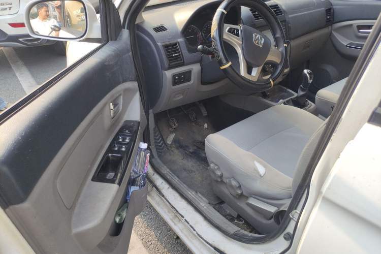 Used BAIC Weiwang M20 2014 1.5L Comfort Version BJ415B Driver Seat