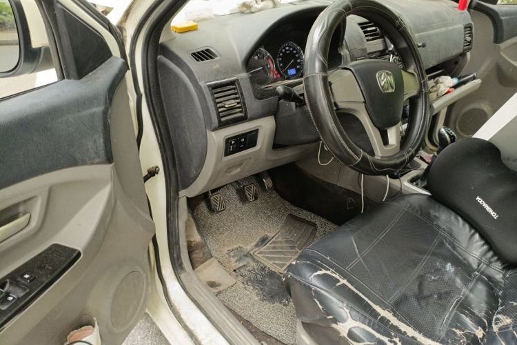 Used BAIC Weiwang M20 2014 1.5L practical type BJ415A Driver Seat