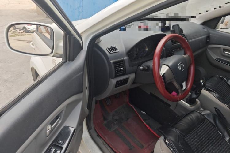 Used BAIC Weiwang M20 2014 1.5L Basic Version BJ415B Driver Seat