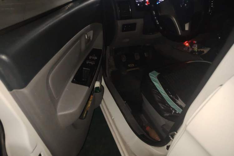 Used BAIC Weiwang M20 2014 1.5L practical type BJ415A Driver Seat
