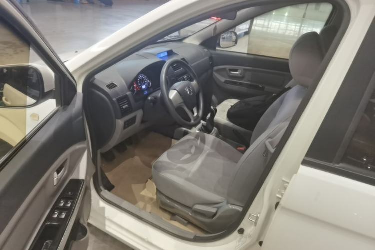 Used BAIC Weiwang M20 2014 1.5L practical type BJ415A Driver Seat