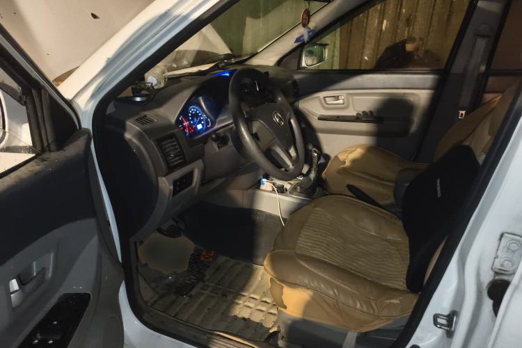 Used BAIC Weiwang M20 2014 1.5L practical type BJ415A Driver Seat