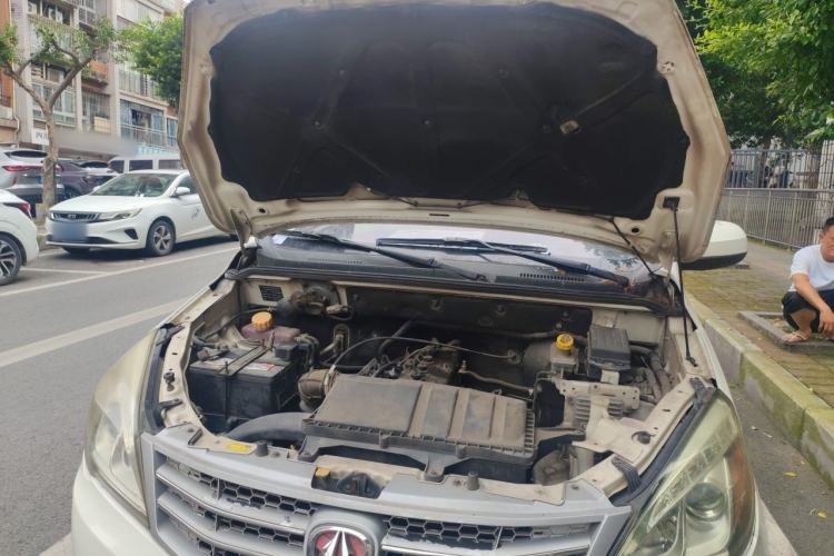 Used BAIC Weiwang M20 2014 1.5L practical type BJ415A Engine Bay
