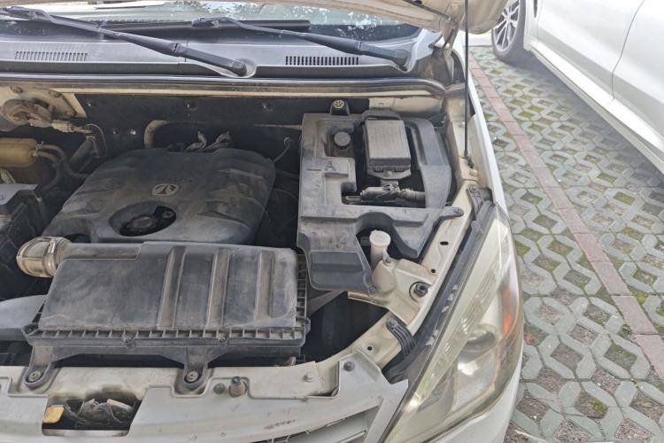 Used BAIC Weiwang M20 2014 1.5L practical type BJ415A Engine Bay Left