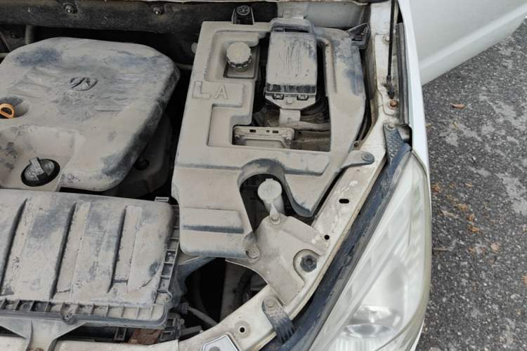 Used BAIC Weiwang M20 2014 1.5L Basic Version DAM15DL Engine Bay Left