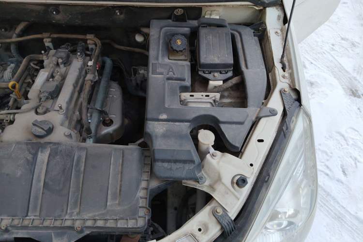 Used BAIC Weiwang M20 2014 1.5L Basic Version DAM15DL Engine Bay Left