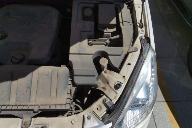 Used BAIC Weiwang M20 2014 1.5L Basic Version DAM15DL Engine Bay Left